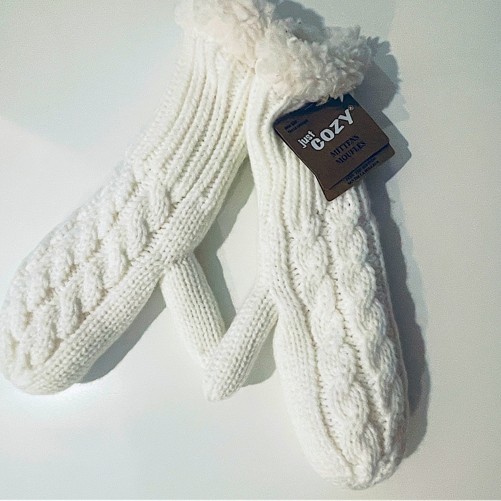 White Knit Chunky Winter Mitten Gloves